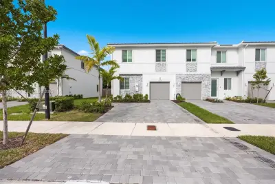 1418 SE 6th Rd, Homestead: photo 1 of 69