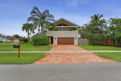 1330 NW 78th Ave, Plantation: photo 1 of 23