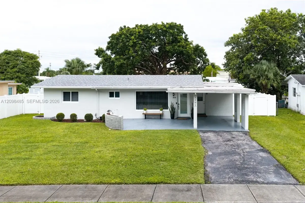 1101 E River Dr, Margate: photo 1 of 51