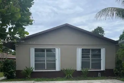 5872 E Bermuda Cir E, West Palm Beach: photo 1 of 8
