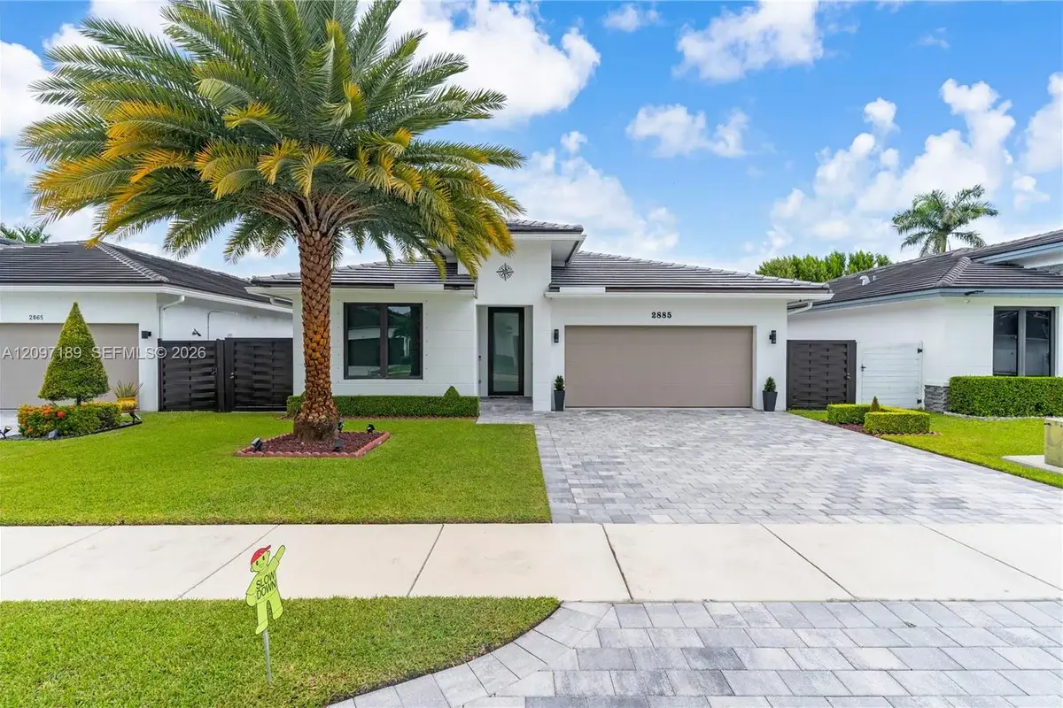 2885 SE 3rd St, Homestead: photo 1 of 38