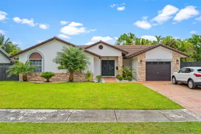 16627 SW 144th Ct, Miami: photo 1 of 26