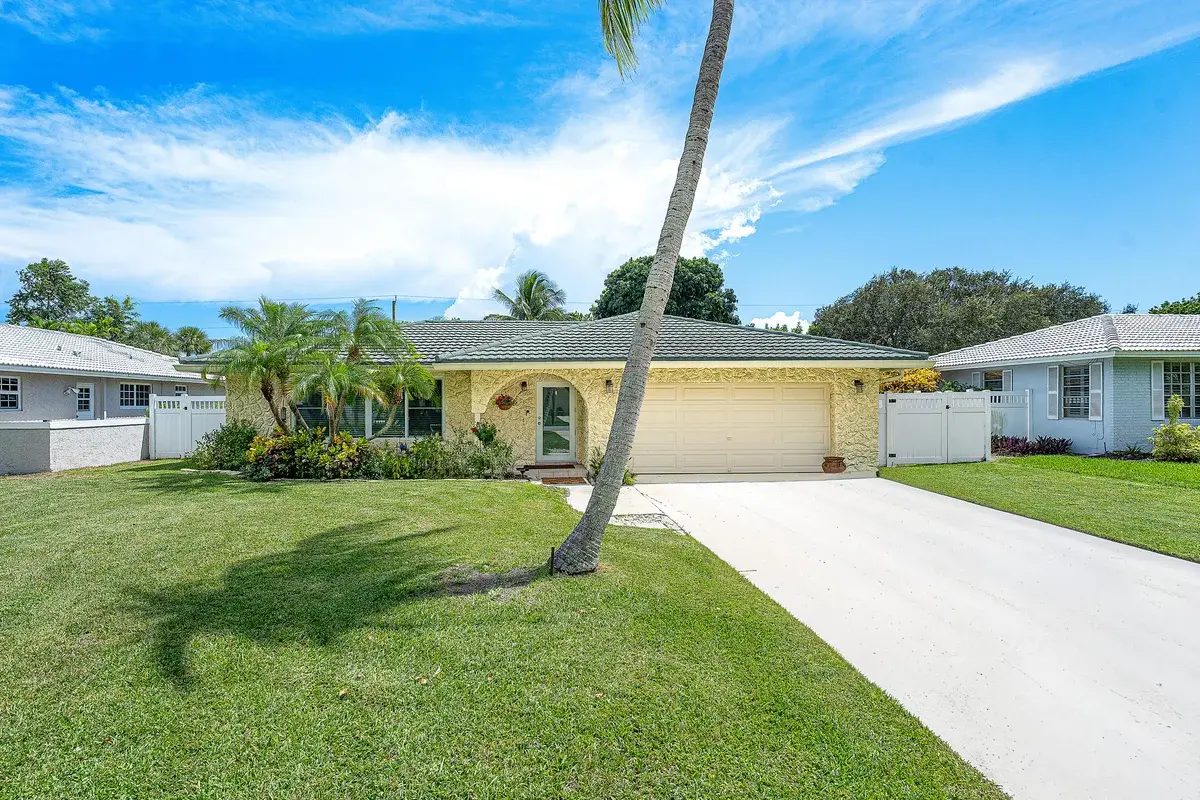 4520 NW 5th Ave, Boca Raton: photo 1 of 42