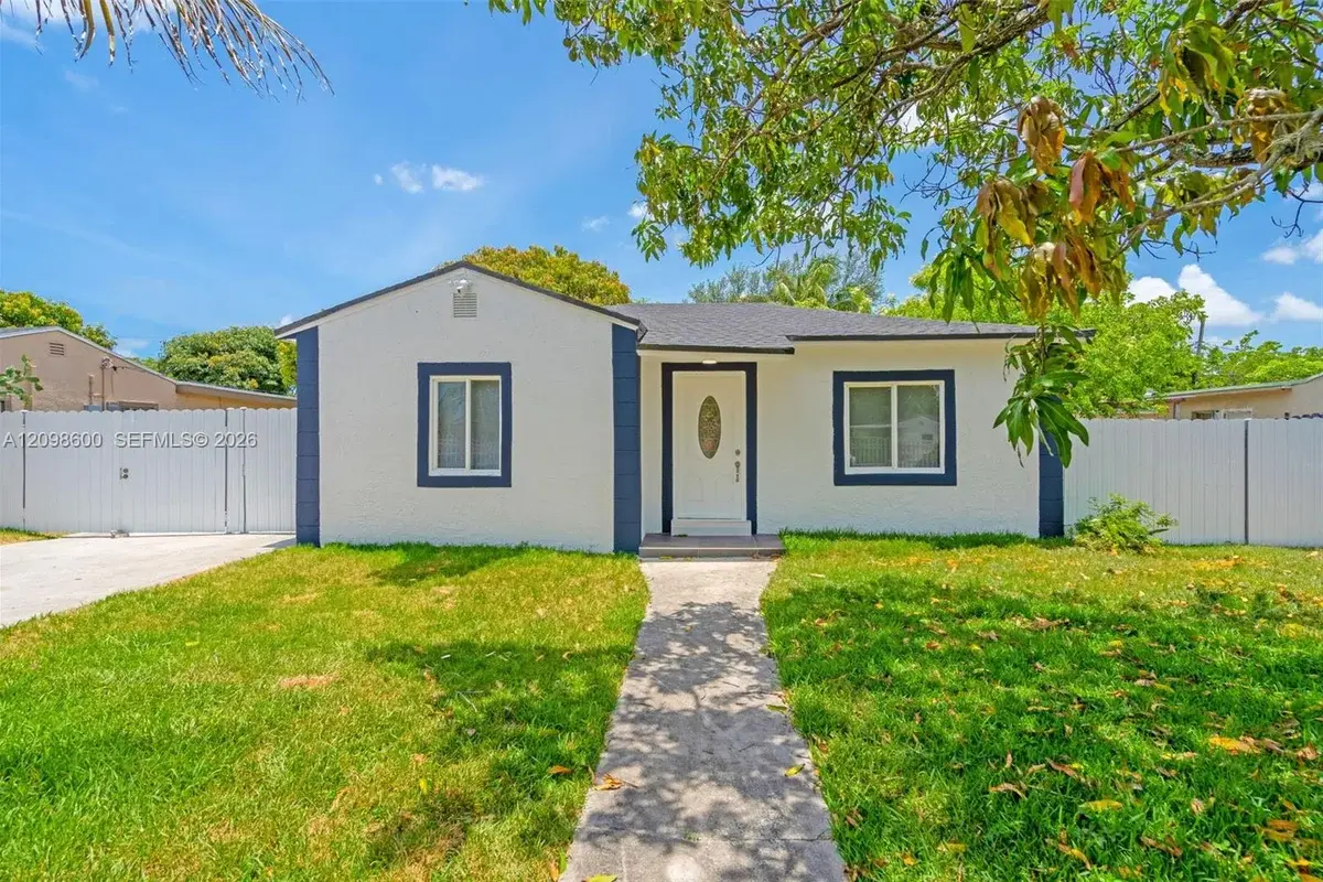 910 NW 123rd St, North Miami: photo 1 of 12