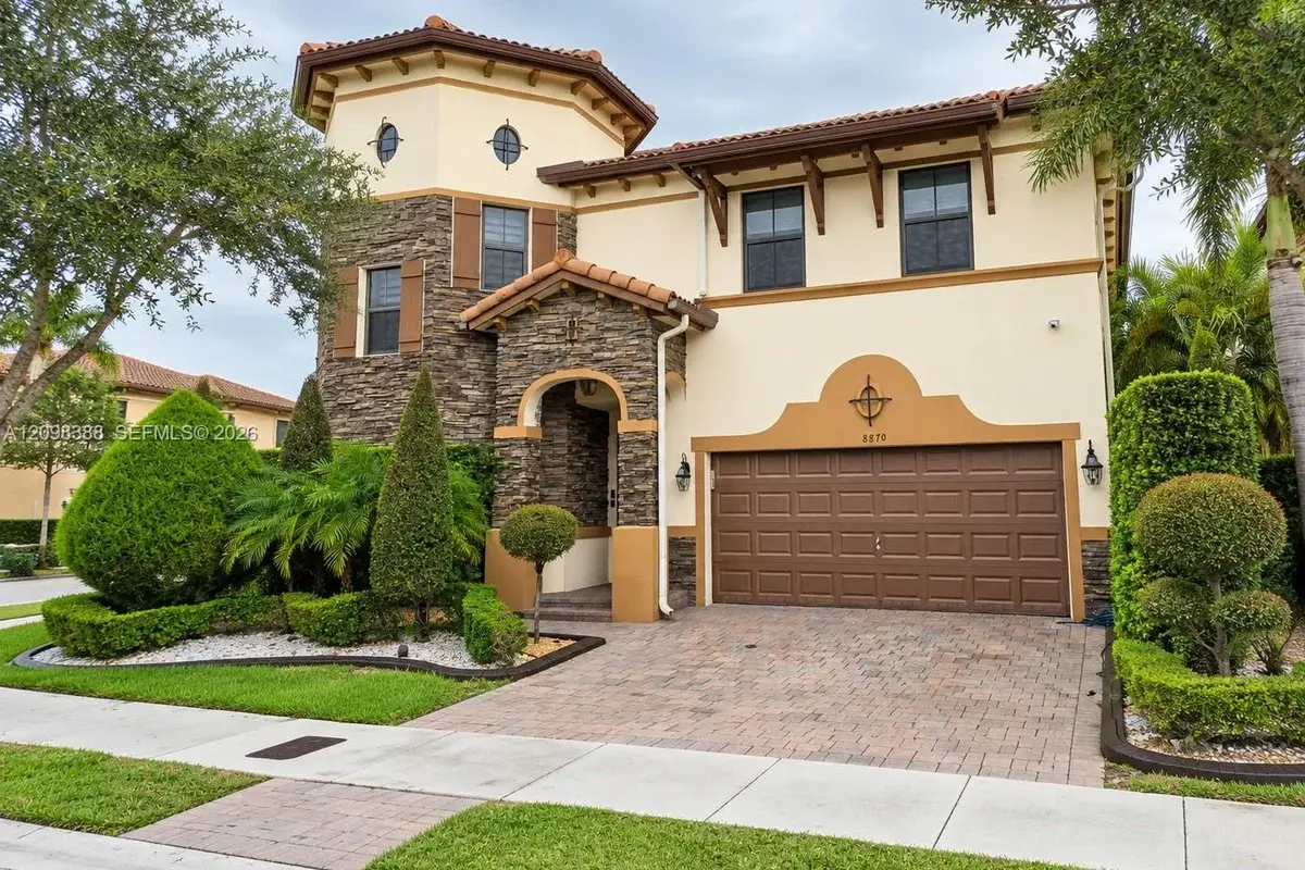 8870 NW 99th Ave, Doral: photo 1 of 37