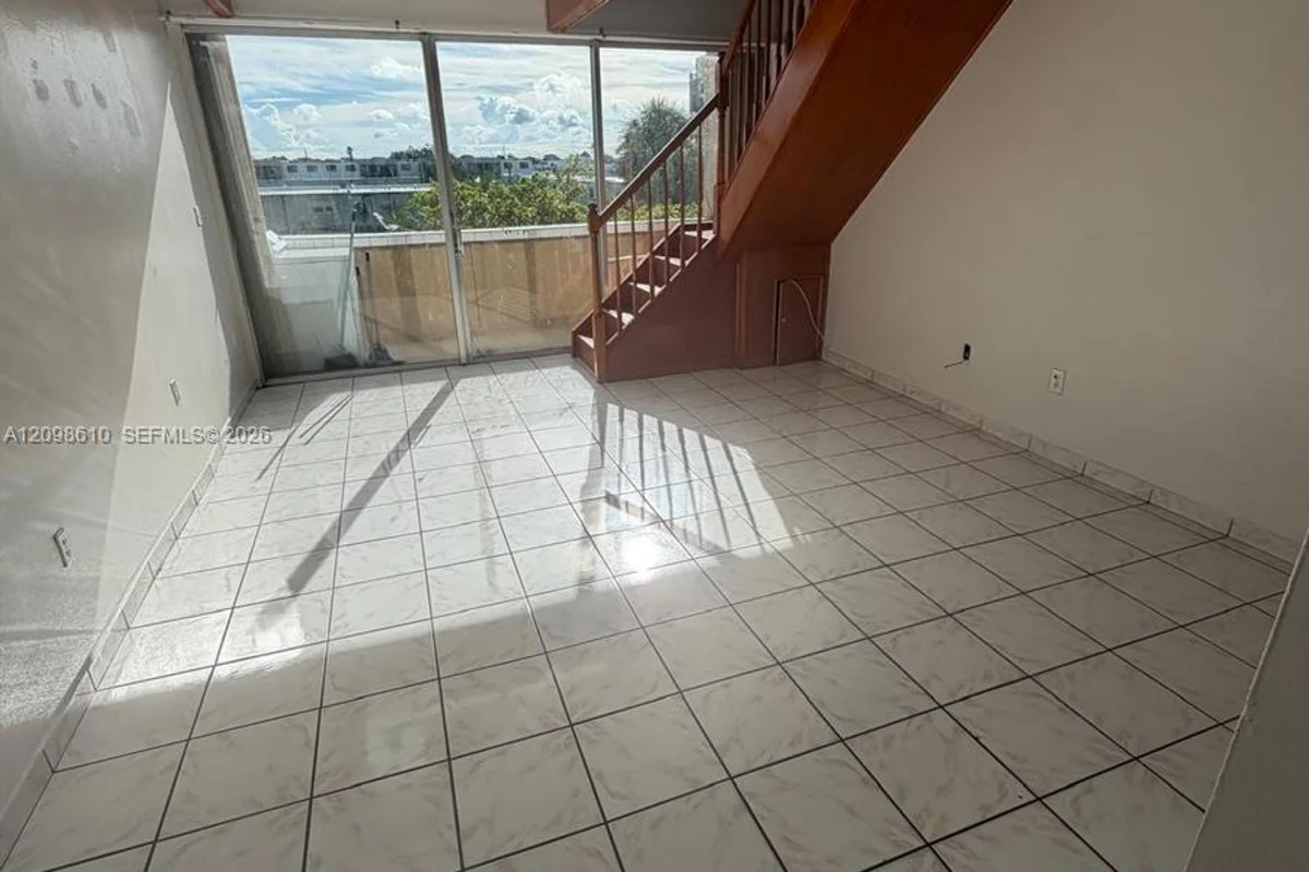 1750 W 56th St #226, Hialeah: photo 1 of 15