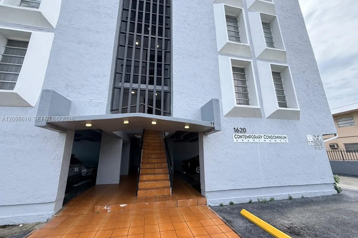 1620 SW 1st St #15, Miami: photo 1 of 11
