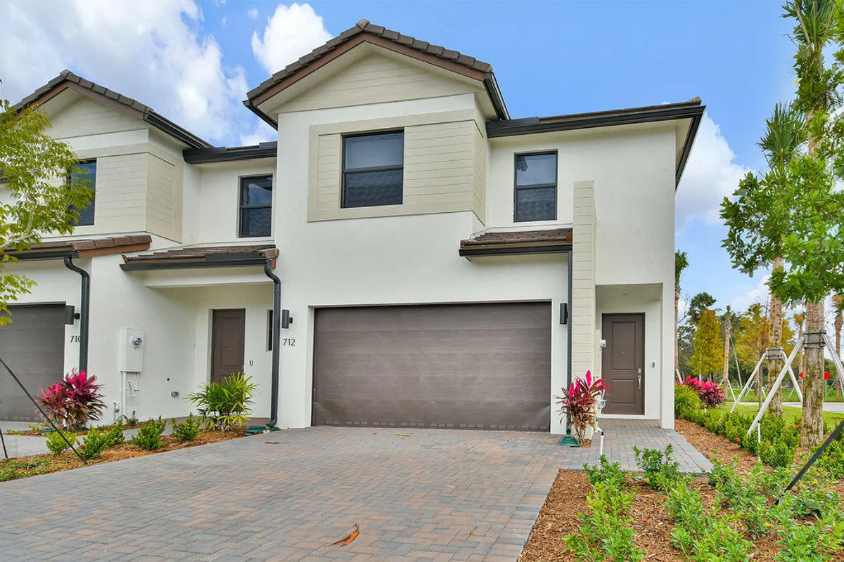 706 Del Vista Rd, Pompano Beach: photo 1 of 34