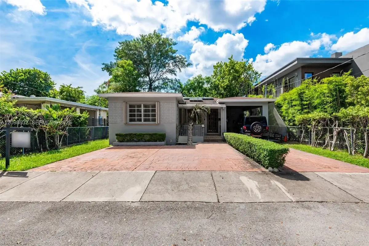 3530 Oak Ave, Miami: photo 1 of 30