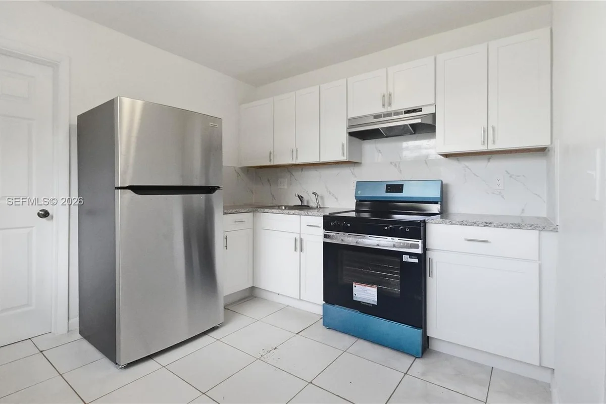 2711 SW 8th St #3, Fort Lauderdale: photo 1 of 5