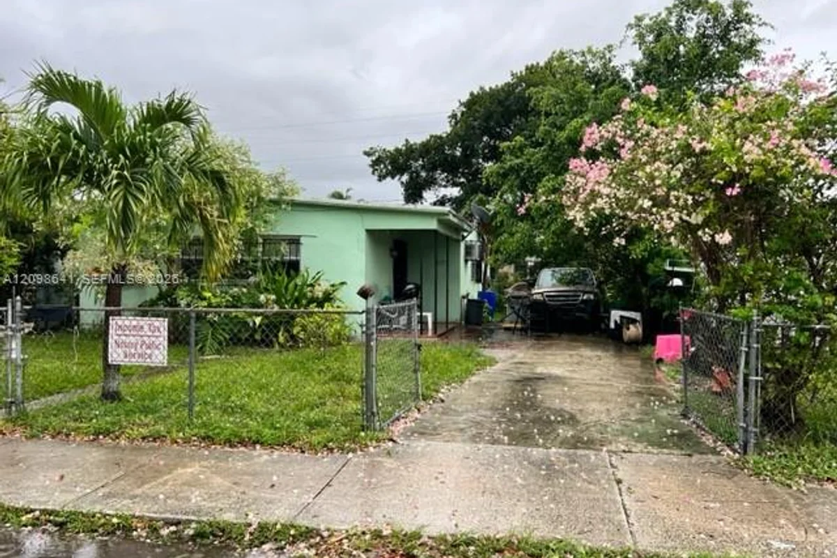 2160 Rutland St #1, Opa-locka: photo 1 of 2