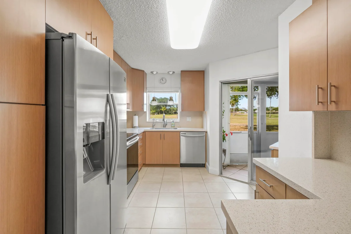 3871 Via Poinciana #104, Lake Worth: photo 1 of 28