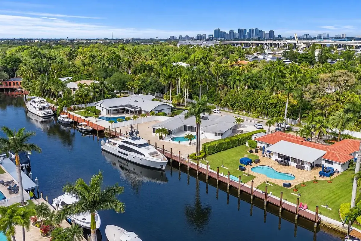 2341 SW 26th Ave, Fort Lauderdale: photo 1 of 39