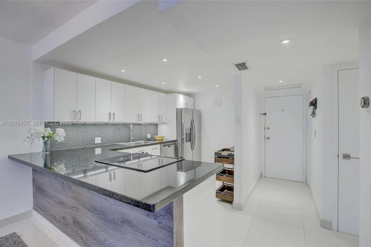 3375 N Country Club Dr #103, Aventura: photo 1 of 56