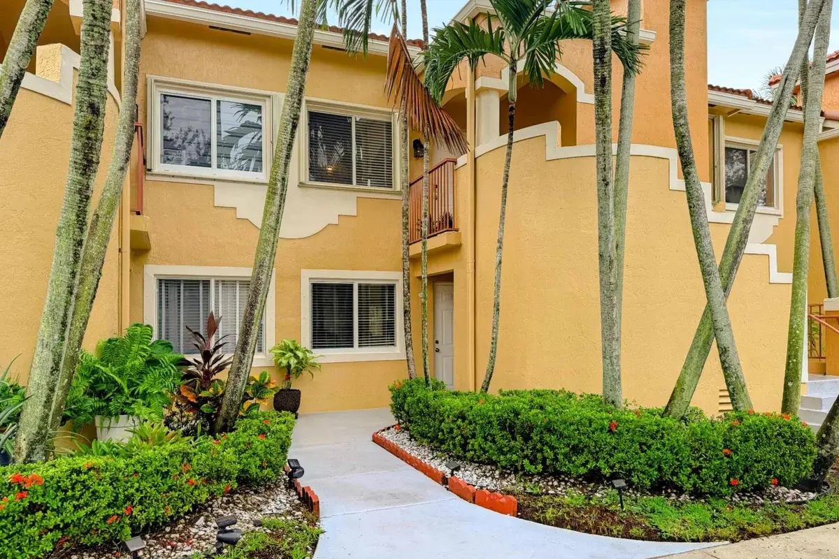 680 NW 79th Ter, Pembroke Pines: photo 1 of 27