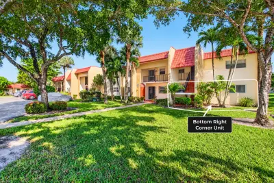 163 Lake Evelyn Dr, West Palm Beach: photo 1 of 40