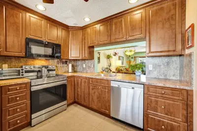 10772 NW 11th St, Pembroke Pines: photo 1 of 29
