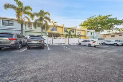 120 SE 12th Ave, Pompano Beach: photo 1 of 12