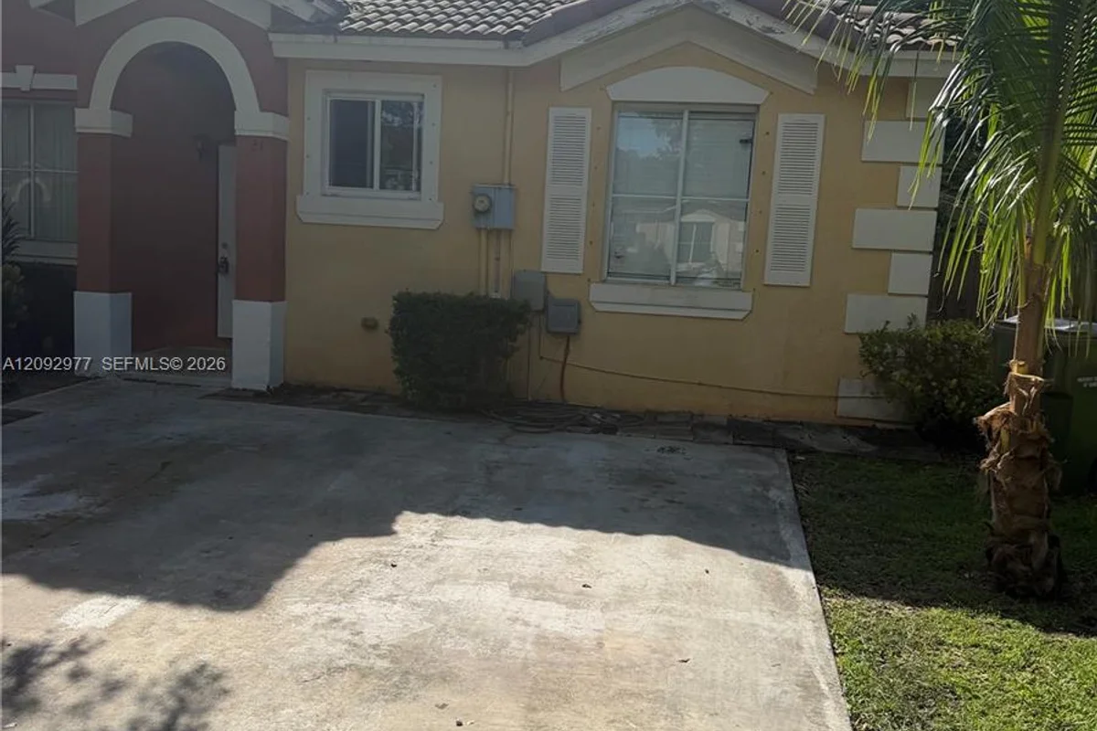 124 SW 16th Ave, Homestead: photo 1 of 17