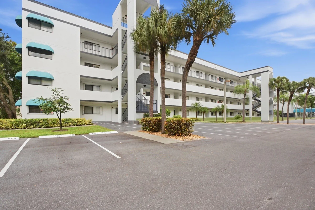 4725 Lucerne Lakes Blvd E #301, Lake Worth: photo 1 of 24
