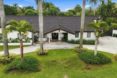 11865 SW 112th Ave Cir, Miami: photo 1 of 55