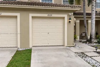 8520 E Southgate Shores Cir, Tamarac: photo 1 of 16