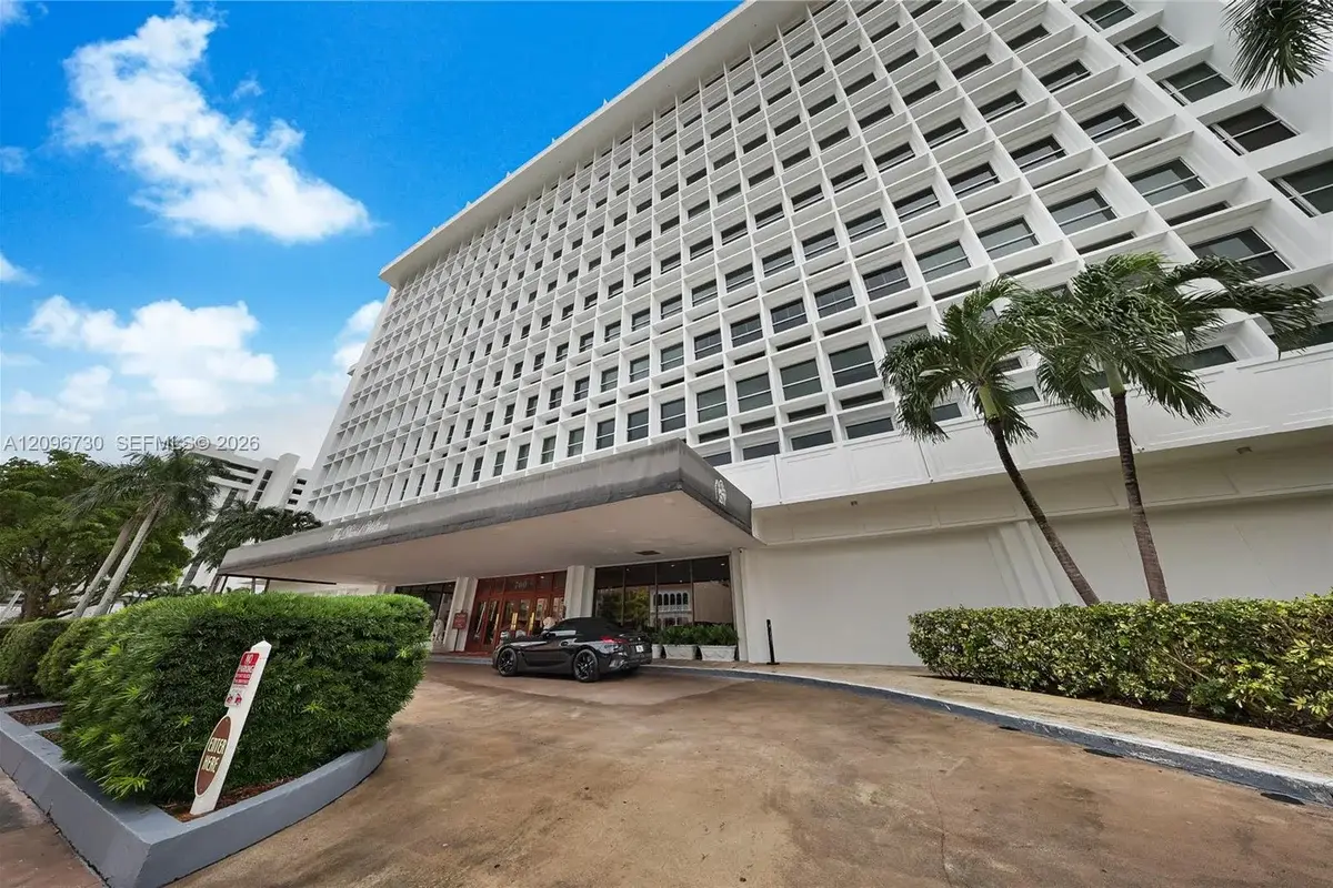 700 Biltmore Way #802, Coral Gables: photo 1 of 16