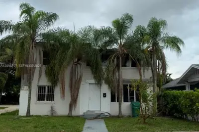 524 NE 71st St, Miami: photo 1 of 4
