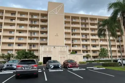7076 Huntington Ln #805, Delray Beach: photo 1 of 38