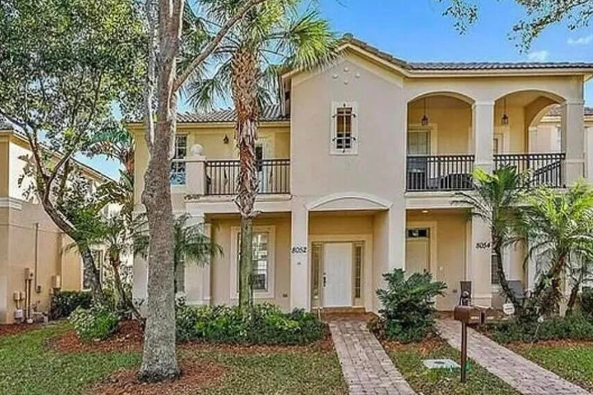 8052 Murano Cir, Palm Beach Gardens: photo 1 of 9