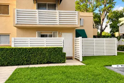 14343 SW 96th Ter, Miami: photo 1 of 31