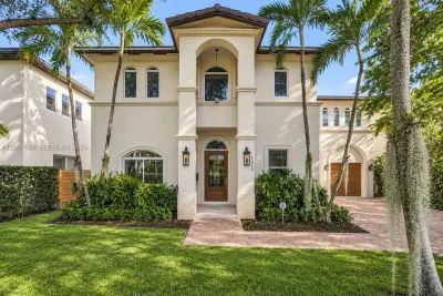1650 Micanopy Ave, Miami: photo 1 of 37