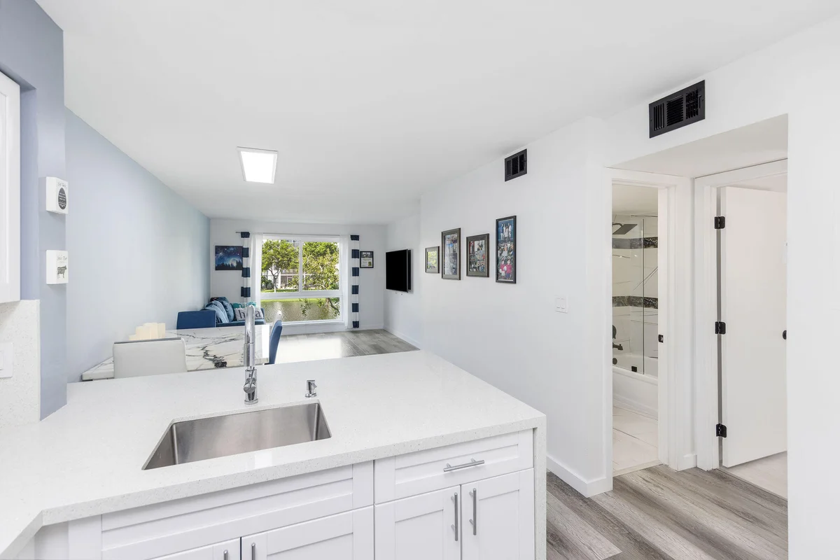 2106 S Cypress Bend Dr #207, Pompano Beach: photo 1 of 34