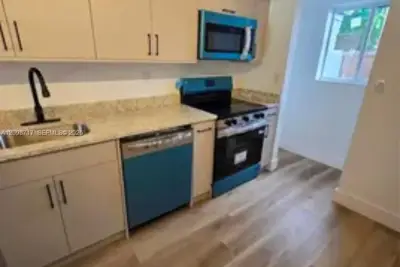 15124 SW 81st St #102, Miami: photo 1 of 8