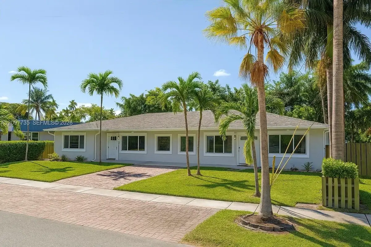 236-238 NE 1st St, Dania Beach: photo 1 of 18