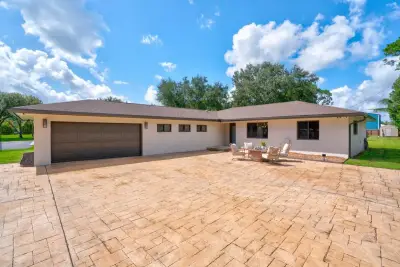 5139 1st Rd, Lake Worth: photo 1 of 15