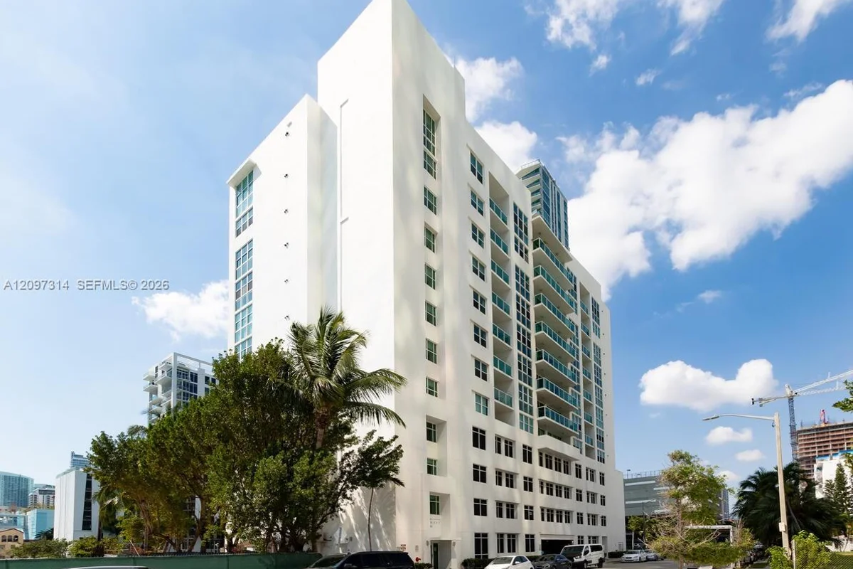 500 NE 29th St #906, Miami: photo 1 of 17