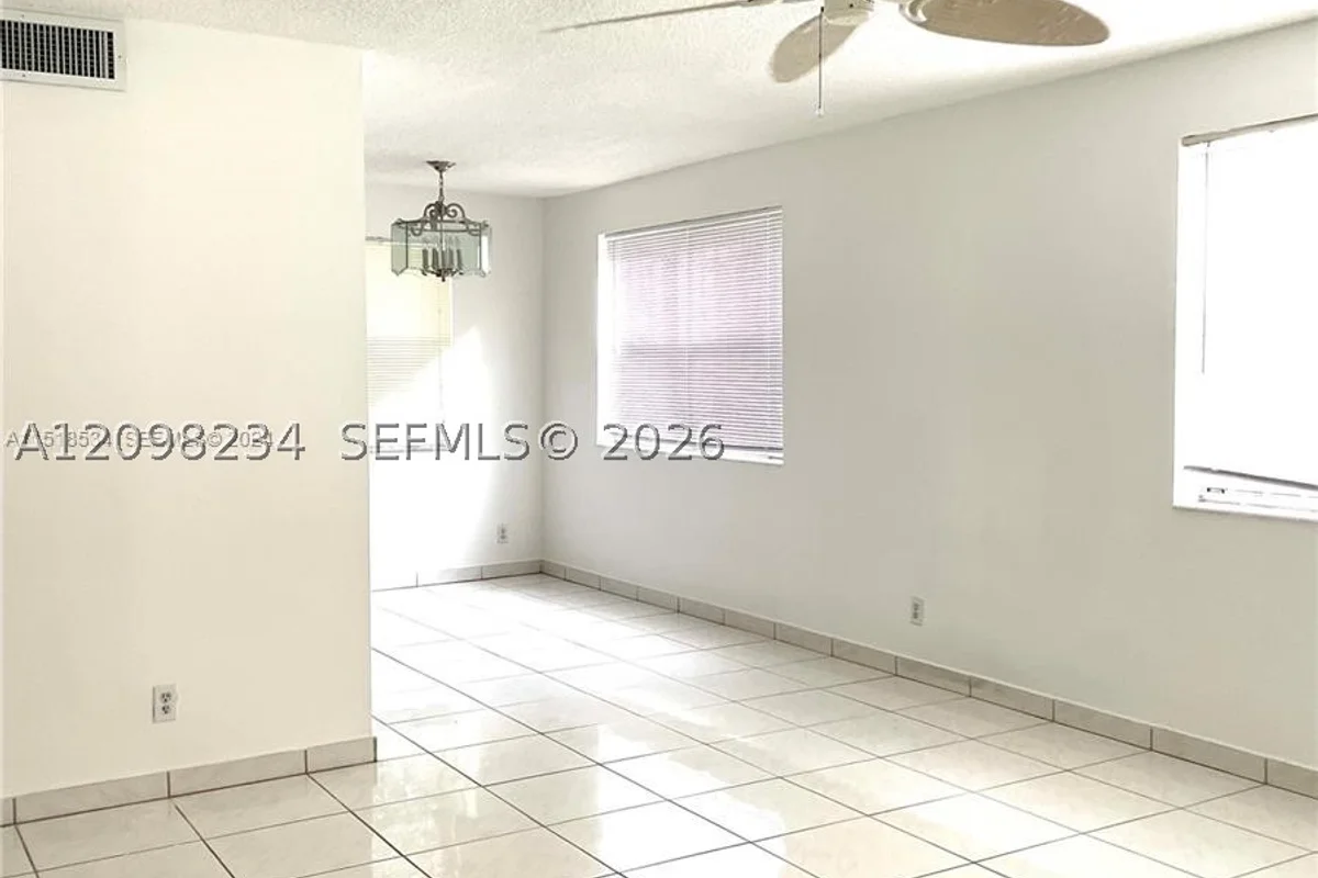2200 Taylor St #106, Hollywood: photo 1 of 14