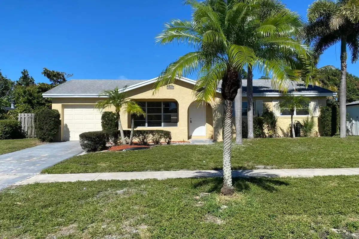 2987 Dolphin Dr, Delray Beach: photo 1 of 10