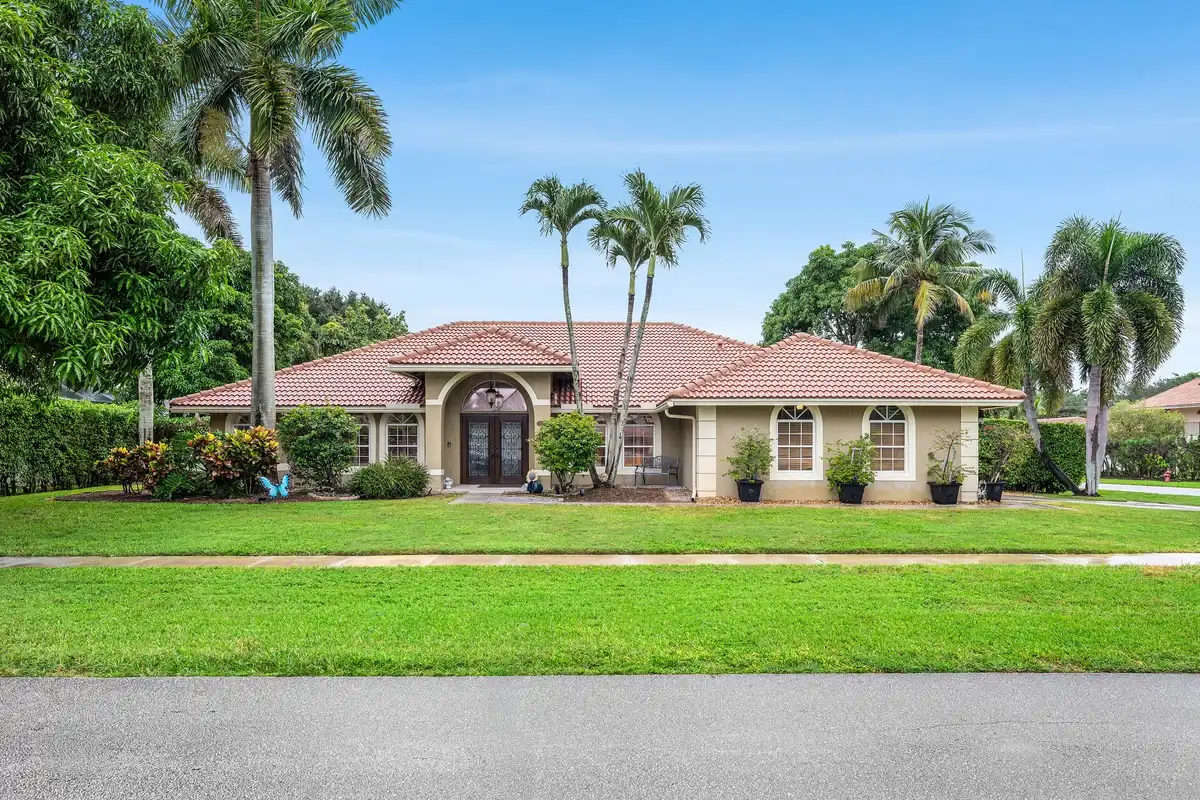12685 Buckland St, Wellington: photo 1 of 32