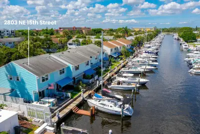 2803 NE 15th St, Pompano Beach: photo 1 of 38