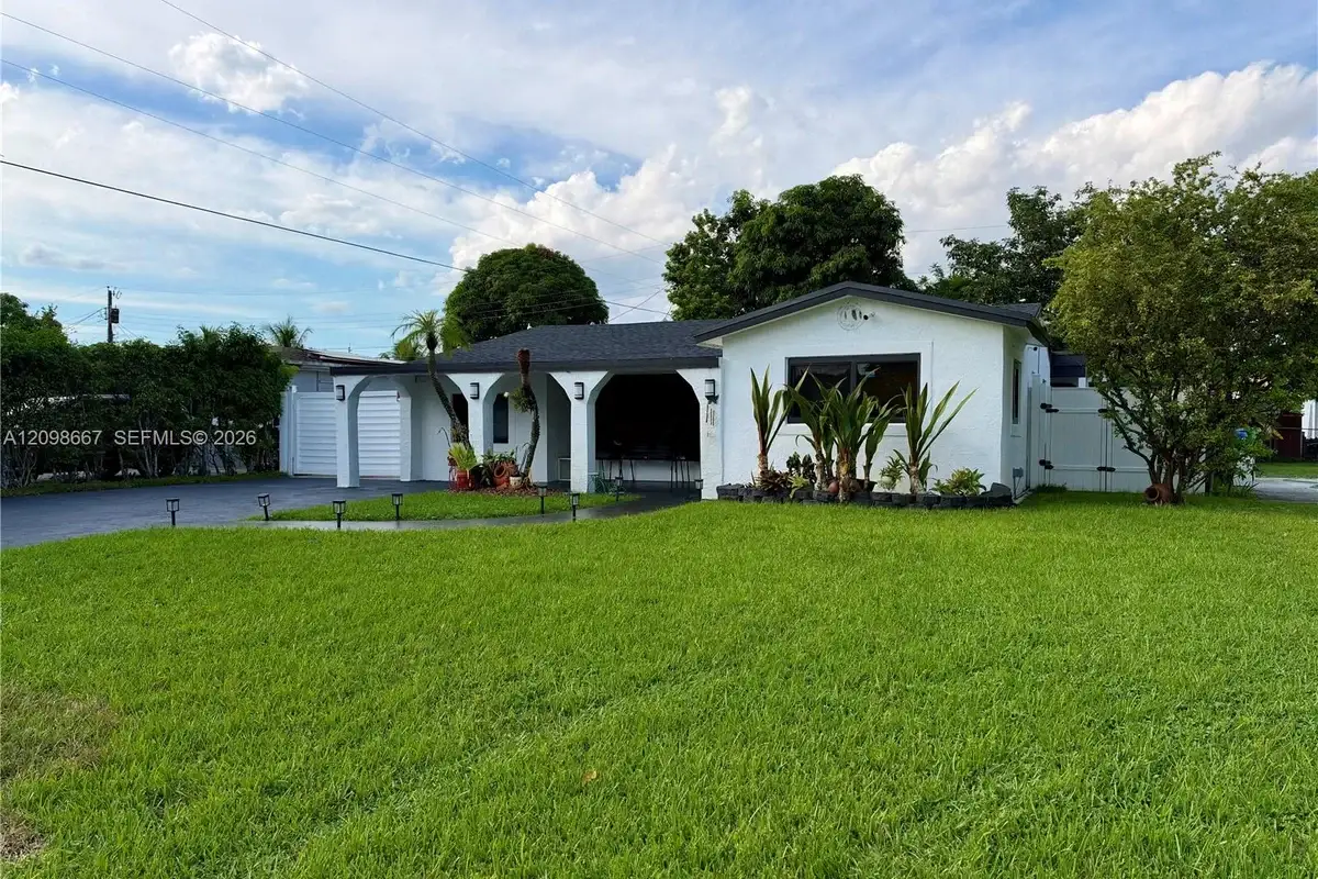 7021 SW 28th St, Miramar: photo 1 of 4