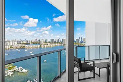 17111 Biscayne Blvd #2103, North Miami Beach: photo 1 of 35