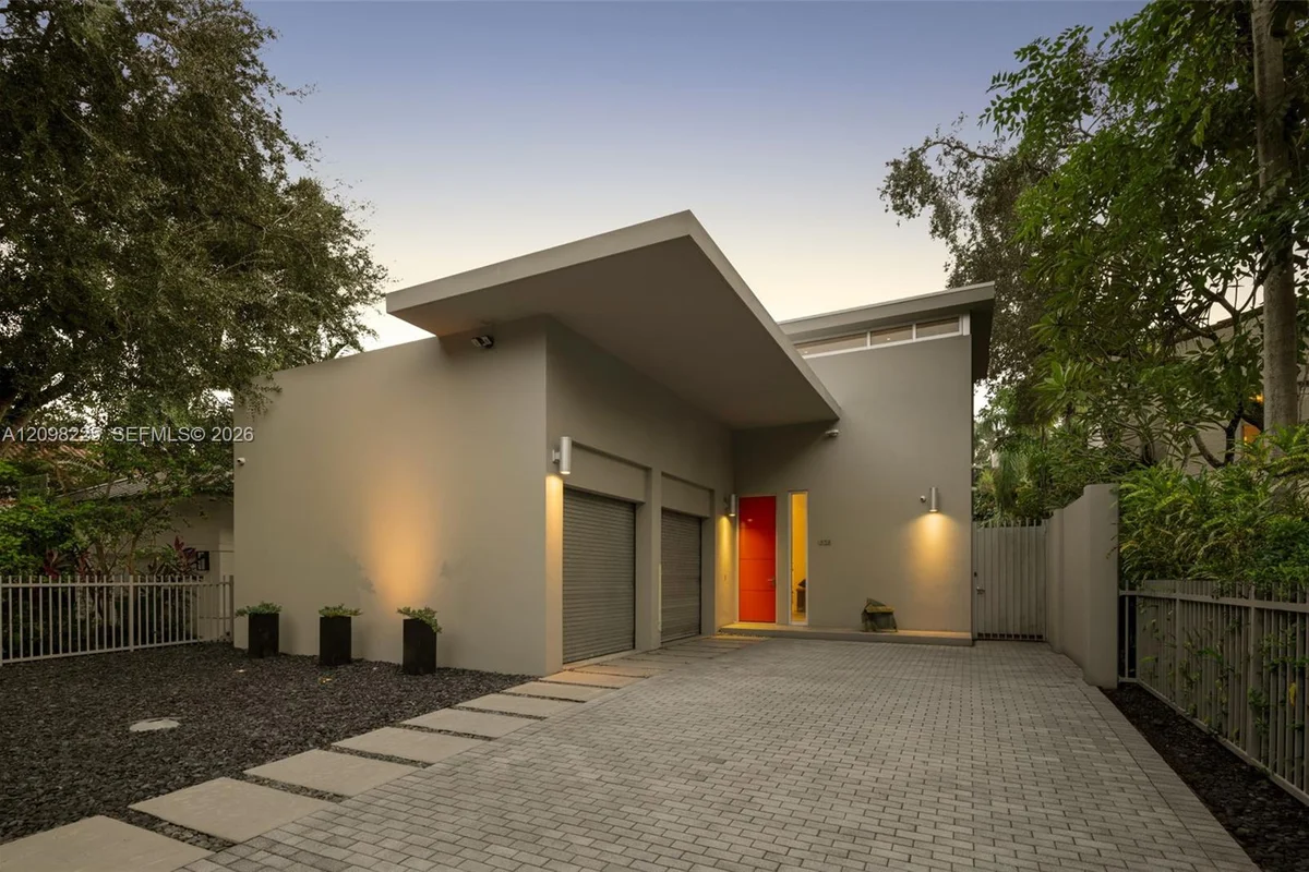 1828 Espanola Dr, Miami: photo 1 of 23