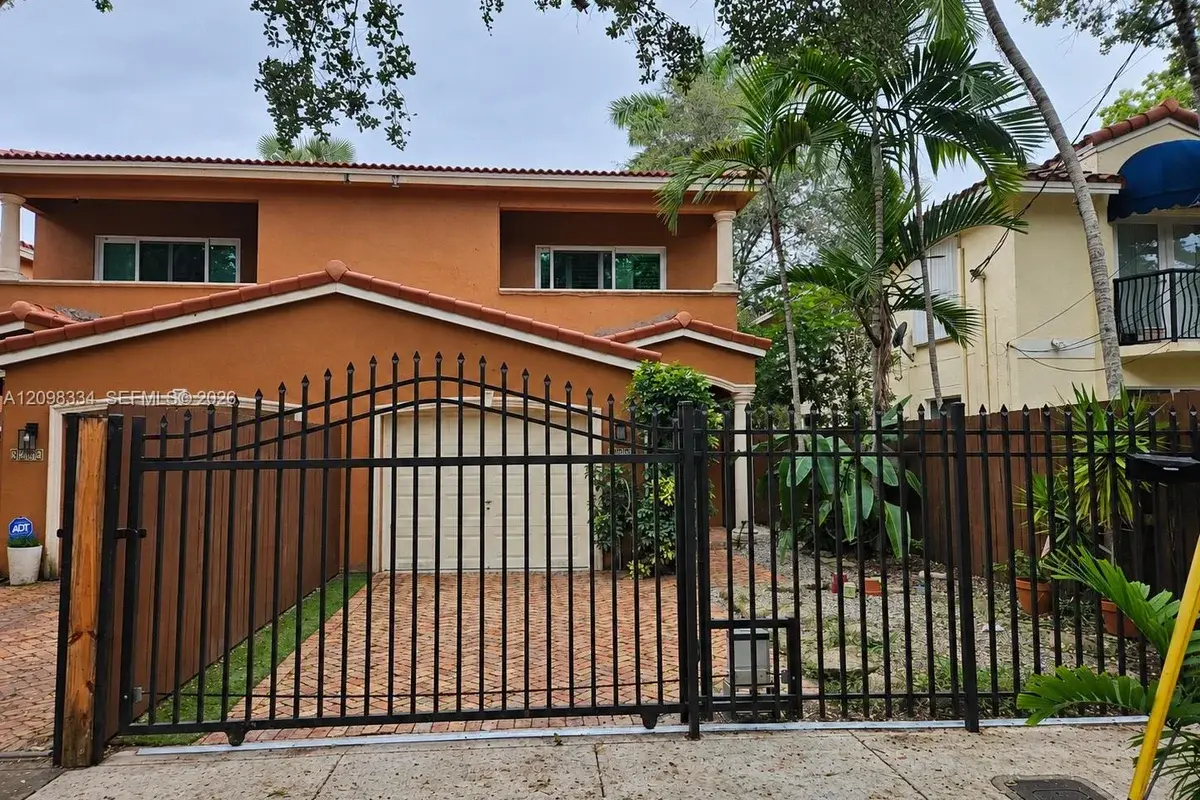 3280 Gifford Ln, Miami: photo 1 of 26