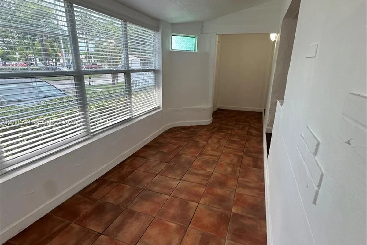 711 SW 39th Ave, Miami: photo 1 of 16