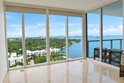 601 NE 36th St #2004, Miami: photo 1 of 16