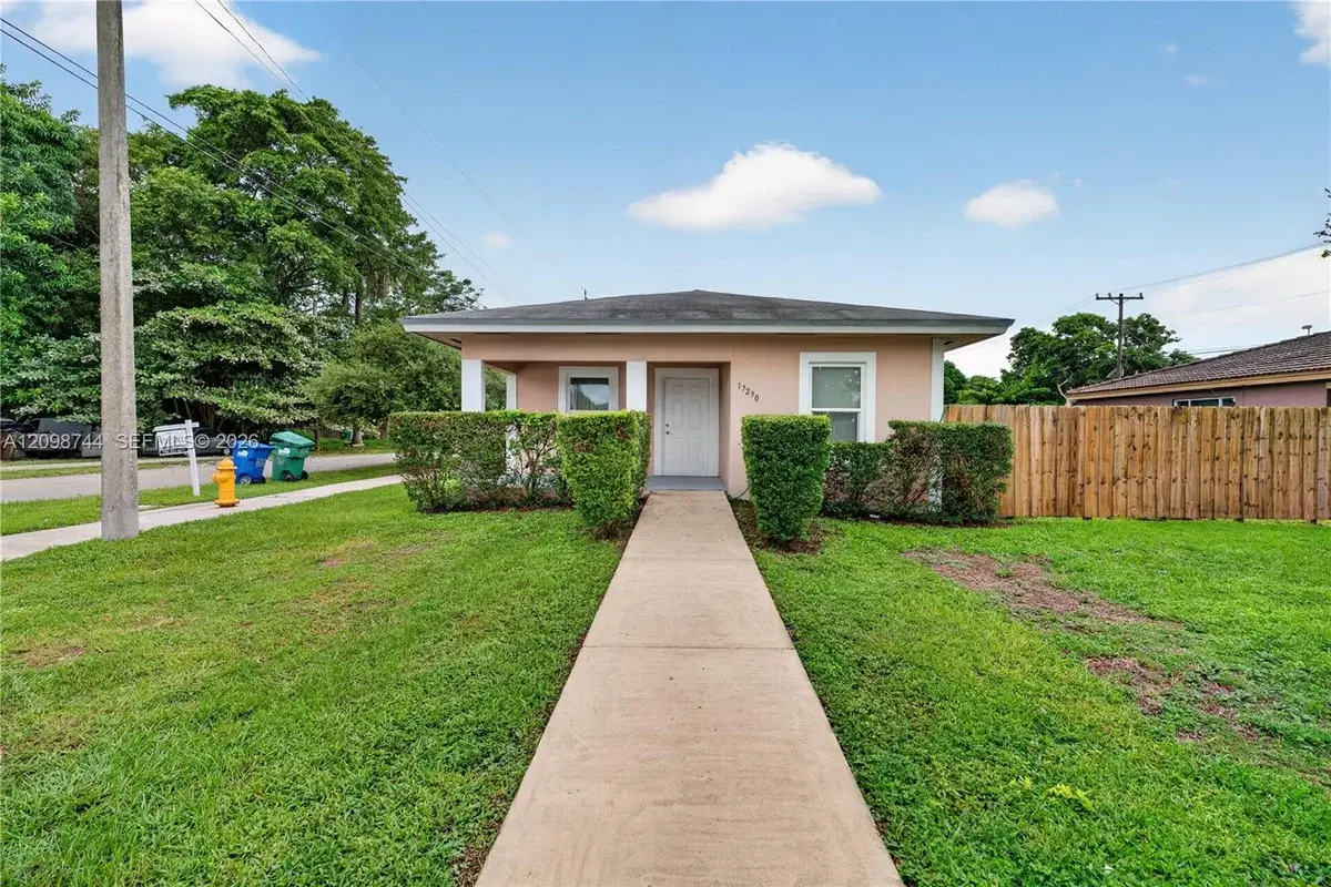 17290 SW 103rd Ave, Miami: photo 1 of 30