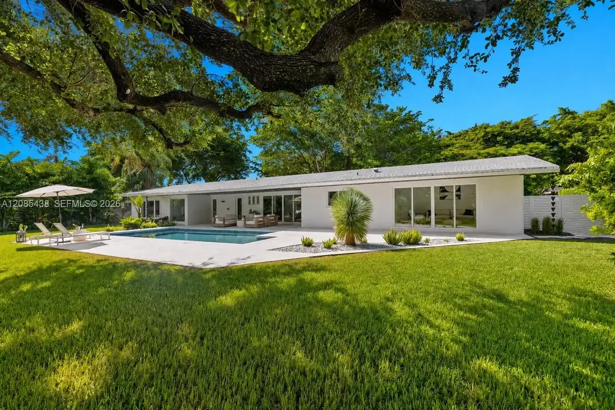 7421 SW 131st St, Pinecrest: photo 1 of 54