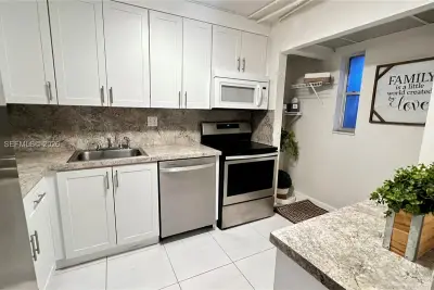 8060 Fairview Dr #101, Tamarac: photo 1 of 29